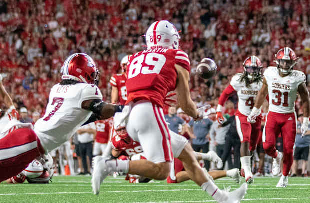 Oliver Martin 21-yd catch 2022 Nebraska vs Indiana football 2Q